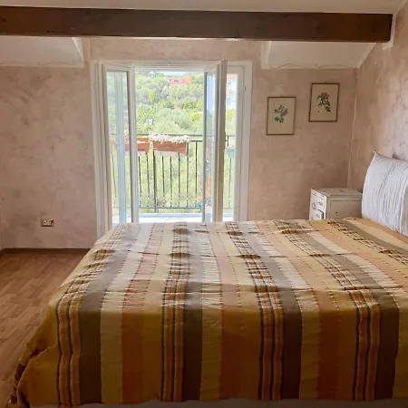 Host4u - Casa Uccia Artallo Apartment